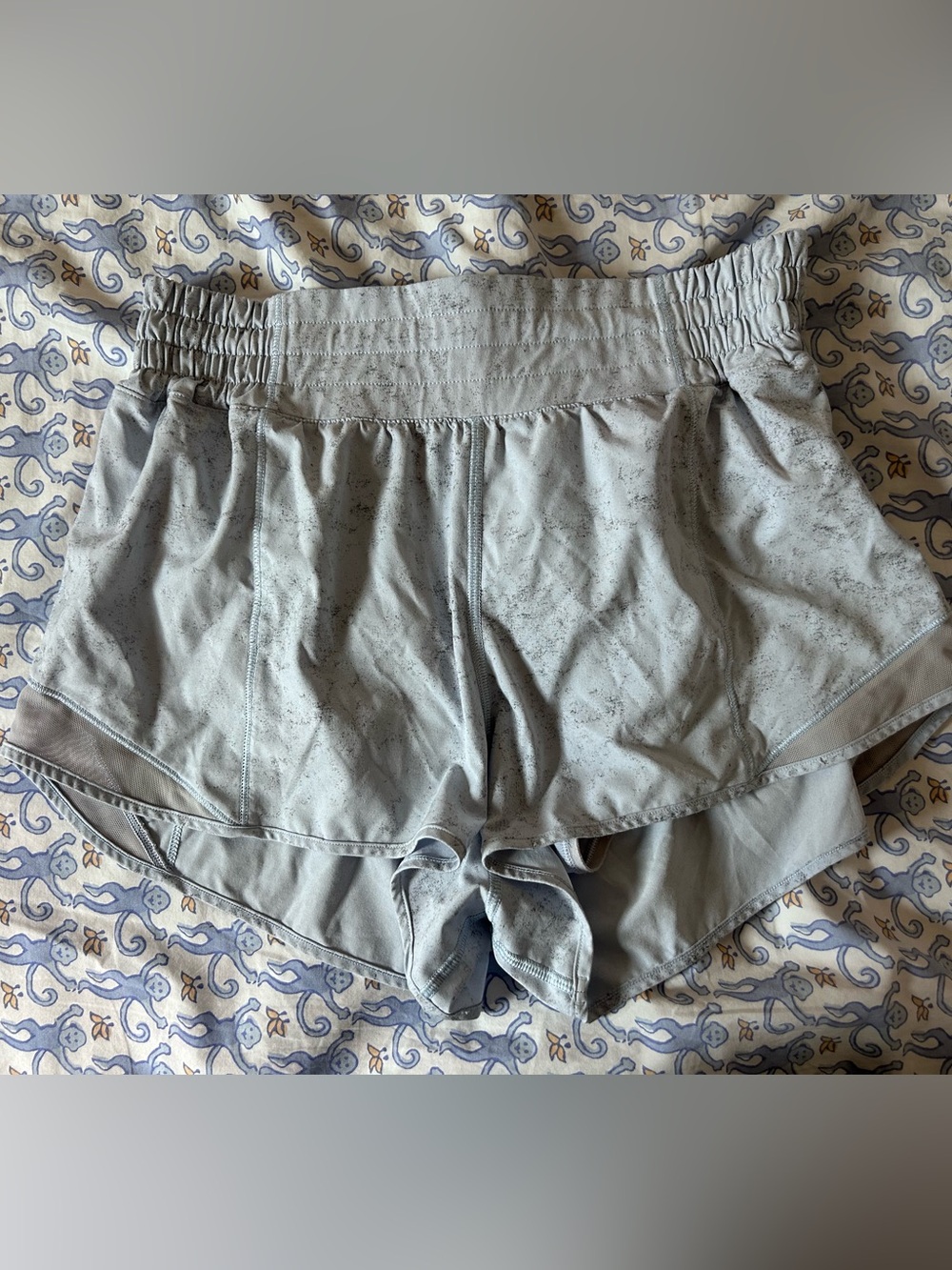 Lululemon HR 2.5 hotty hot shorts